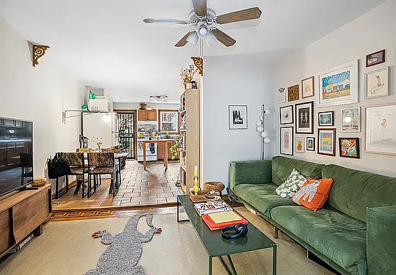 4th image of 229 N Henry St #1