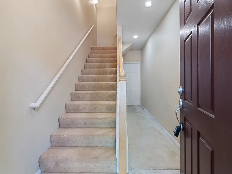816 NE Caden Ave — Photo 5
