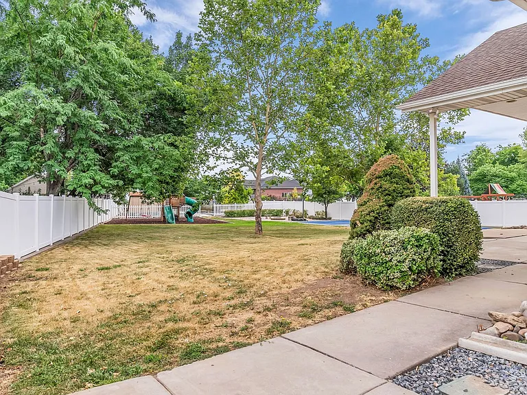 1429 W Flint Meadow Dr — Photo 44