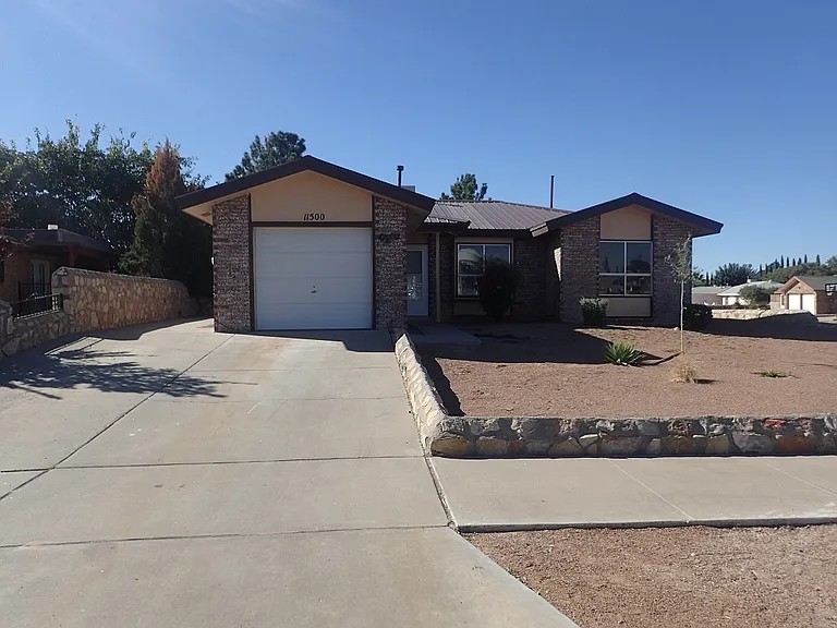11500 Bob Mitchell Dr — Photo 1