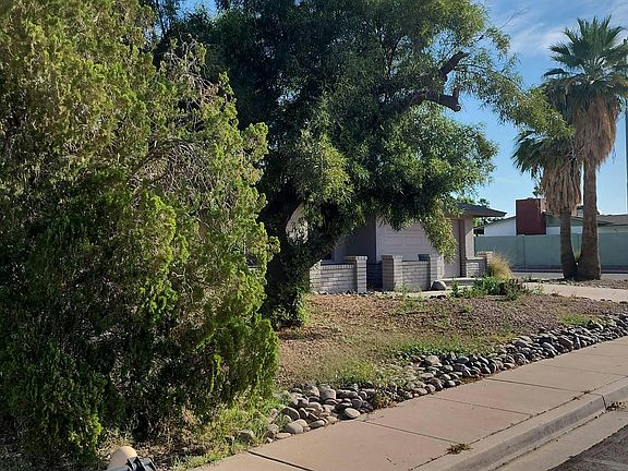 3rd image of 2548 W Osage Cir