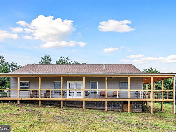 3rd image of 1195 Mountain View Dr