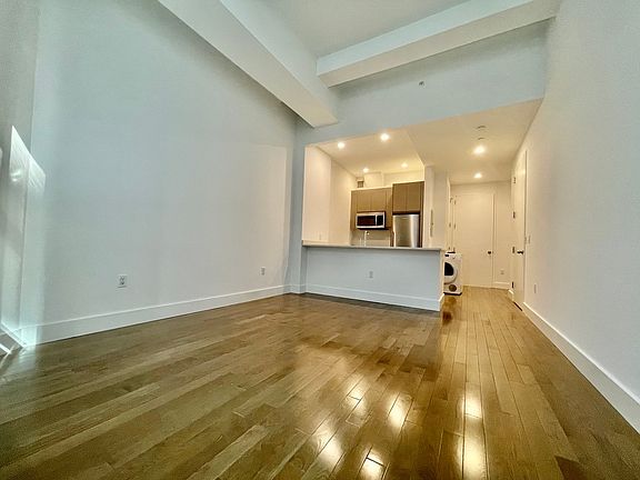 3rd image of 321 W 37th St APT 7B