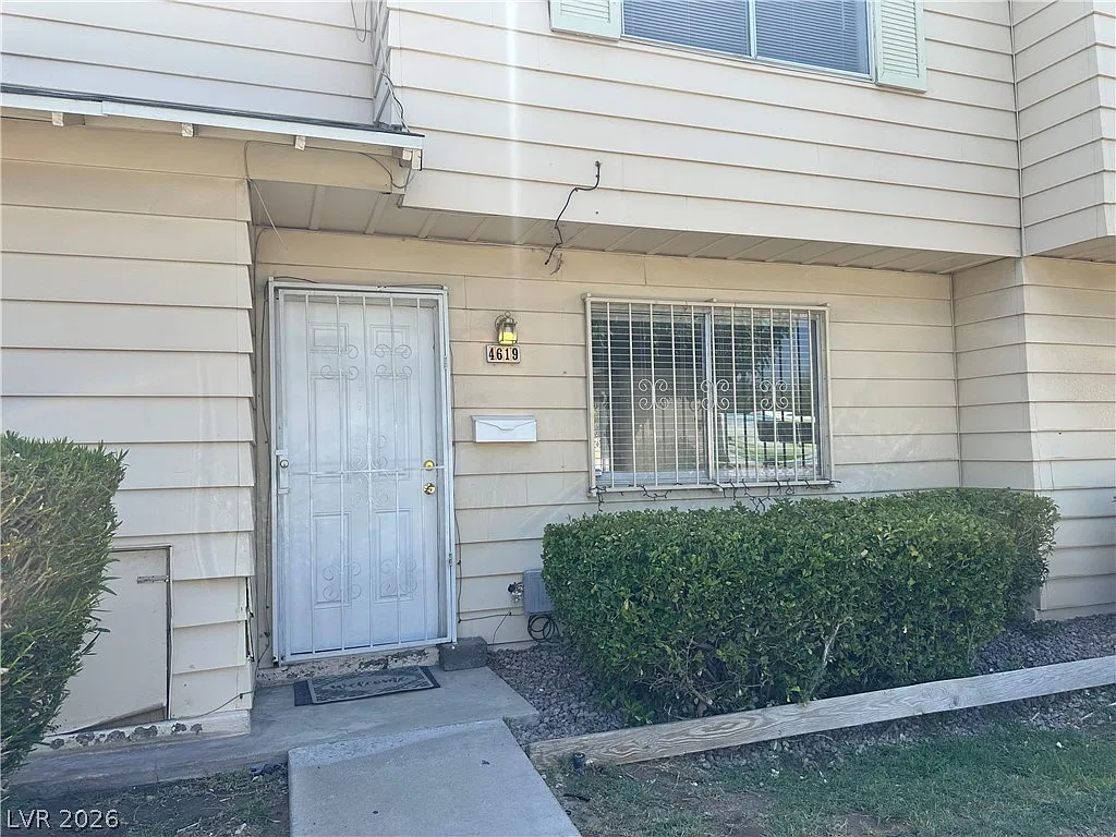 3 bed, 1.5 bath, 1010 sqft, $1,650 — Photo 1
