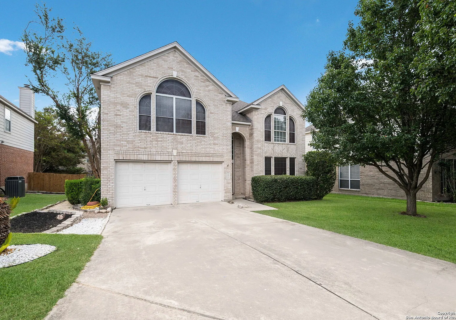 4 bed, 2.5 bath, 2883 sqft, $2,800 — Photo 1