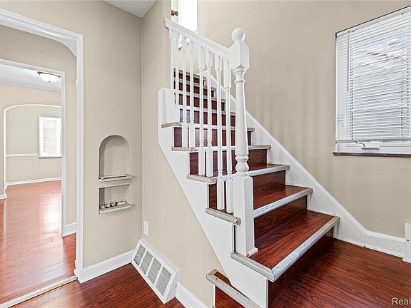 5th image of 14344 Scripps St