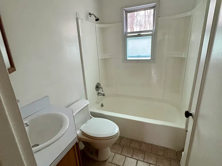 4 Springwood Cir #4I — Photo 4