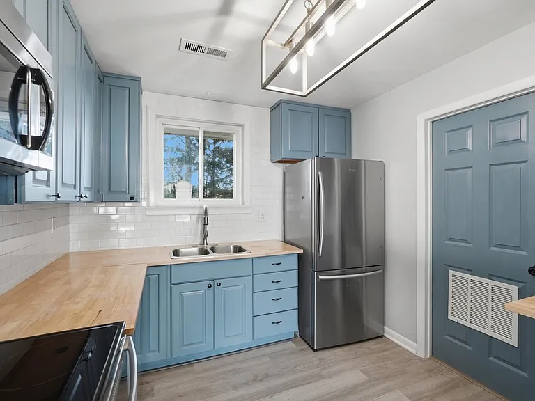 308 Harolds Dr NW — Photo 10