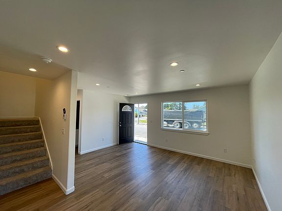 4th image of 1841 Lime Ave