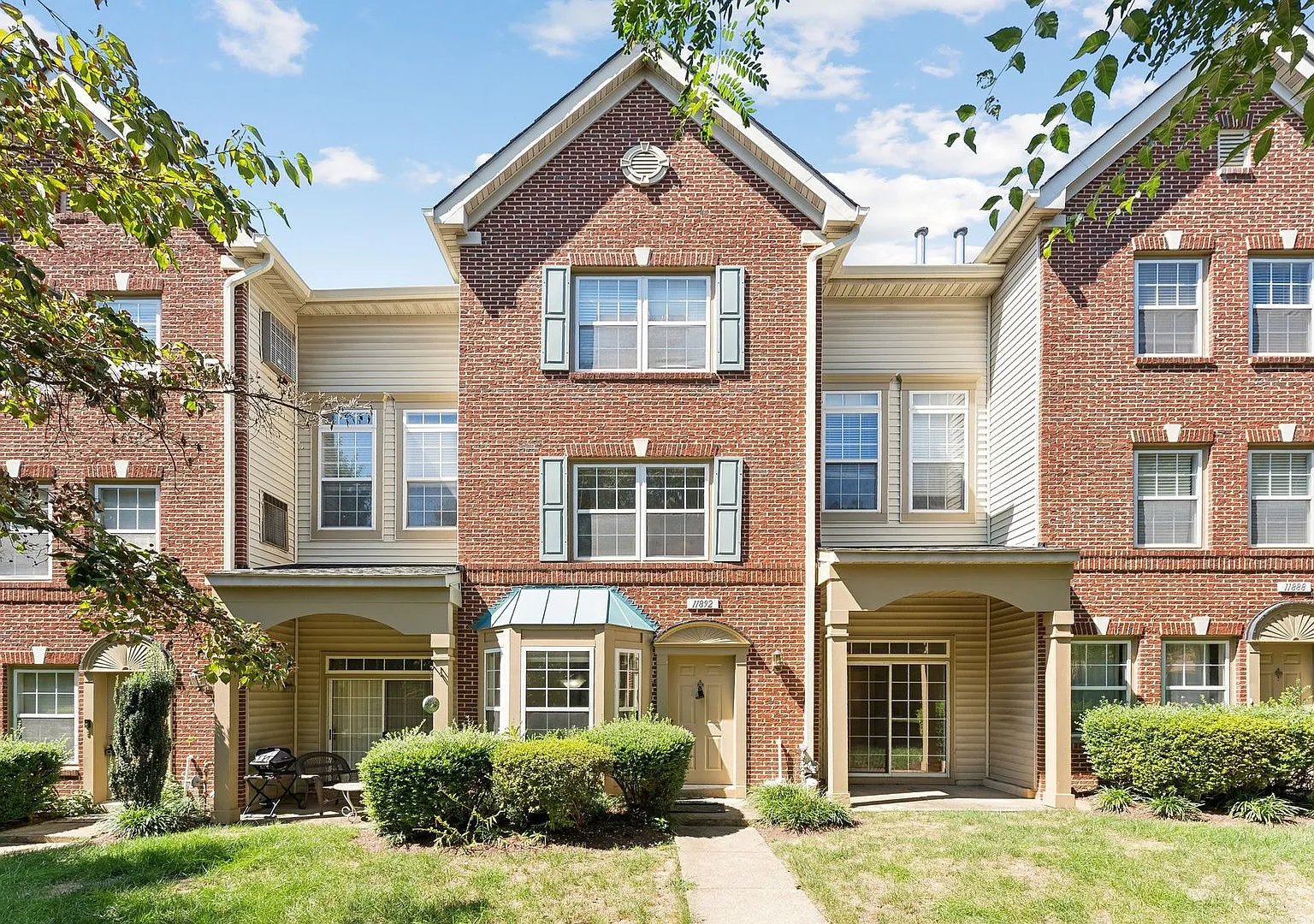 Conveniently located near Hunters Woods shops, with easy access to Reston Town Center and the Tol... — Photo 2
