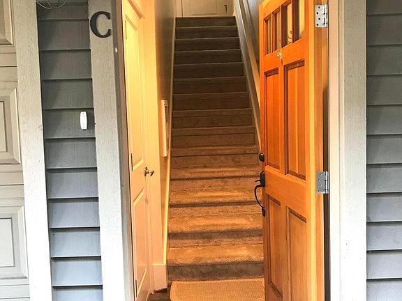 4th image of 1017 NE 125th St Suite C