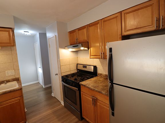 5th image of 4863 Carol St