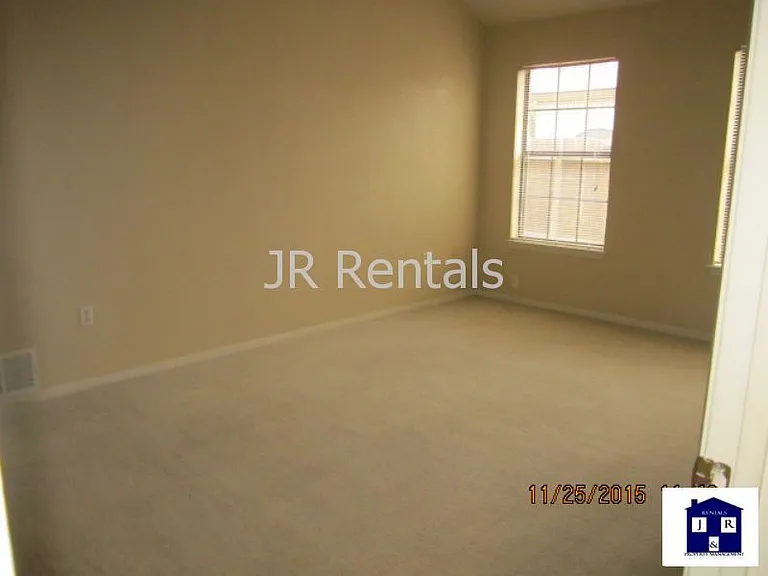 1506 Creek St — Photo 19