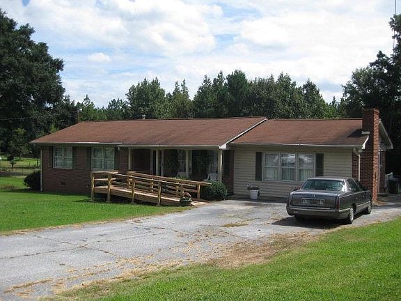 2nd image of 325 Pinehurst Dr