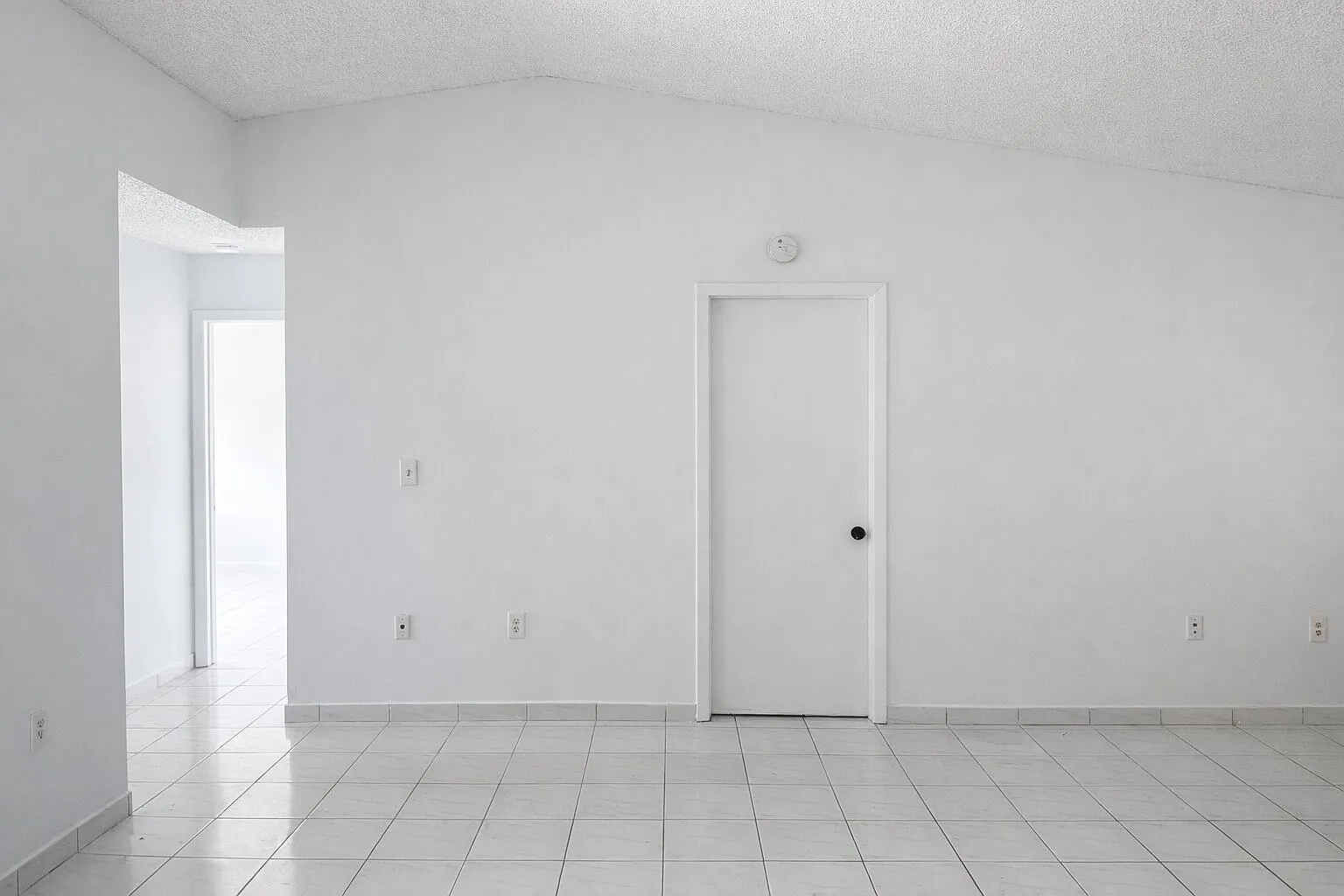 2 bed, 2.0 bath, 925 sqft, $2,200 — Photo 3