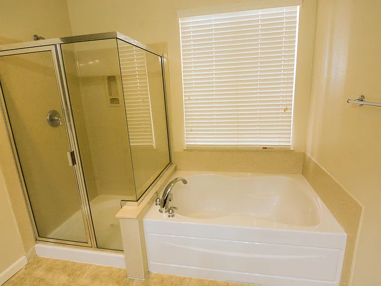 811 Ellerbrook St — Photo 10