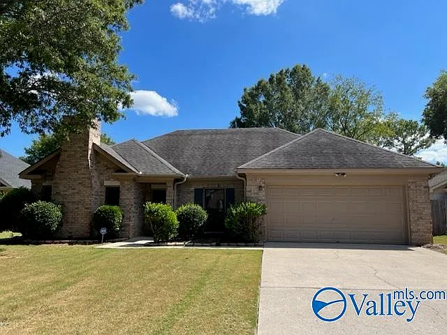 2510 Hamilton Dr SE — Photo 1