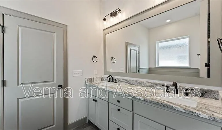 1221 Mammoth St — Photo 11