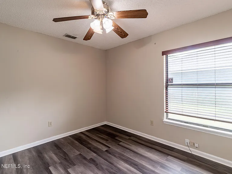 1736 Daytona Ln — Photo 16