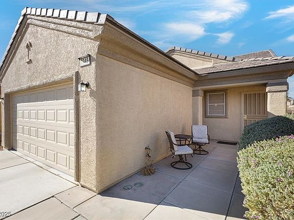 3rd image of 7945 Woodlark Ct