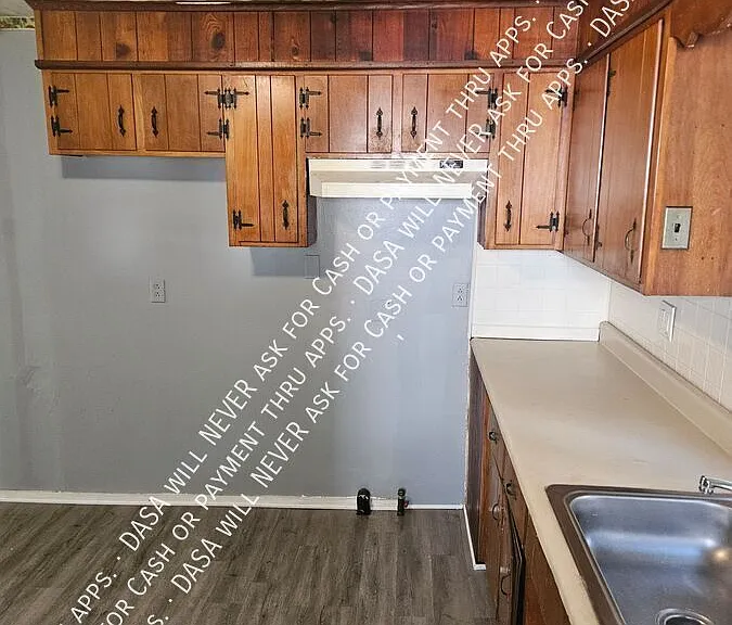 27 Locust St #LOWER — Photo 7