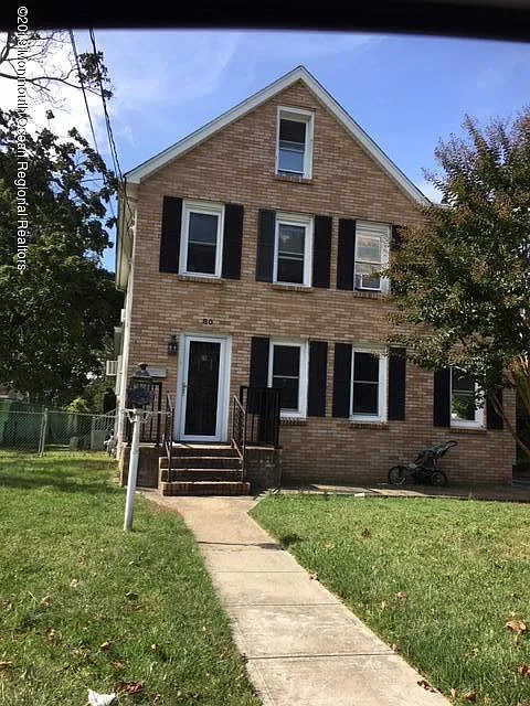 80 Monmouth Rd photo 1