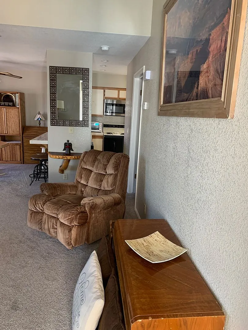 LP 242 — Photo 3