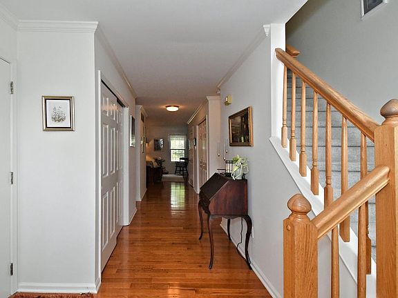 3rd image of 201 Essex Ct