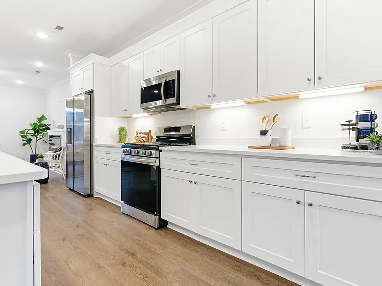 2923 Pretty Lake Ave #A — Photo 14
