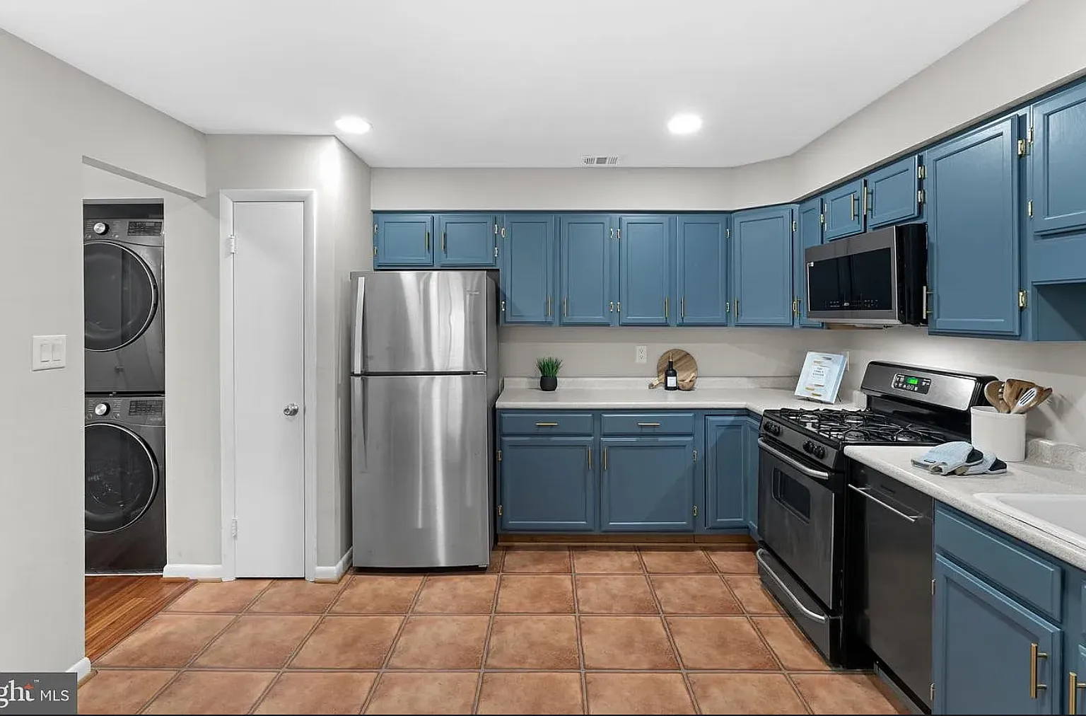 2 bed, 1394 sqft, $3,000 — Photo 3