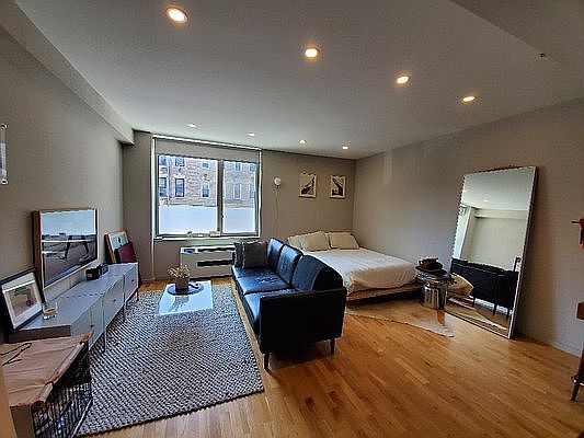 4th image of 1511 Bedford Ave #2P