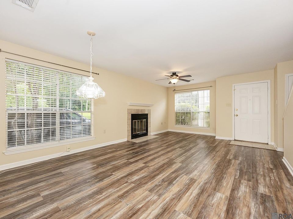 1st image of 13 Colleen Ct #13