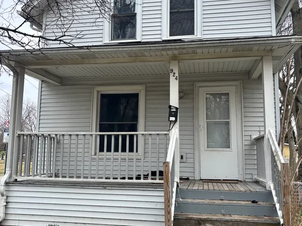 924 Chicago Ave, Lansing, MI 48915