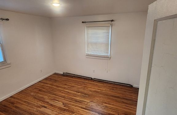 3rd image of 164 Oak St APT 1A