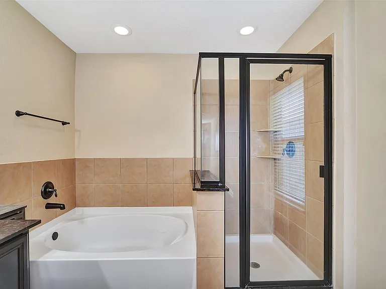 9706 Lockhart Reach Ln — Photo 16