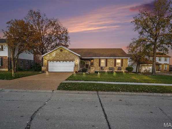 5840 Mango Dr, Saint Louis, MO 63129