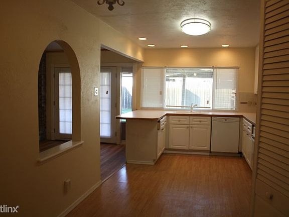 3rd image of 1511 Field Cove Dr