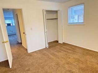 322 Riley Dr APT 1, Bloomington, IL 61701