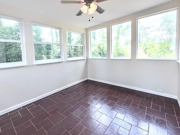 5th image of 2312 Laurel Lane
