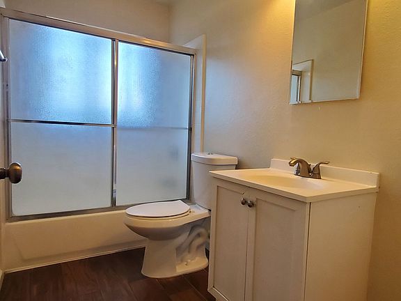 4th image of 3220 Williamsburg Dr APT 4
