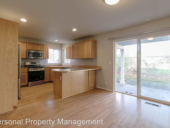5th image of 10614 NE 60th Ct