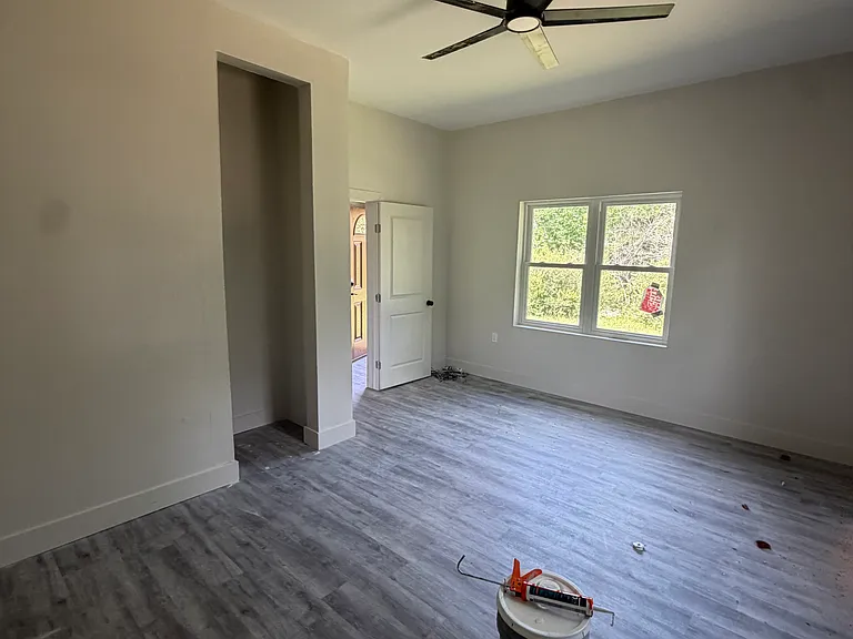 700 E Texas St #1 — Photo 6