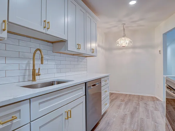 119 Amberly Drive #E, Manalapan, NJ 07726
