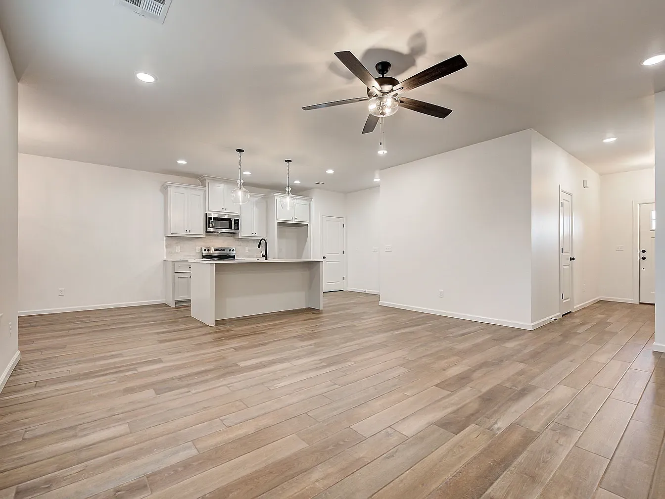 3 bed, 1548 sqft, $1,800 — Photo 4