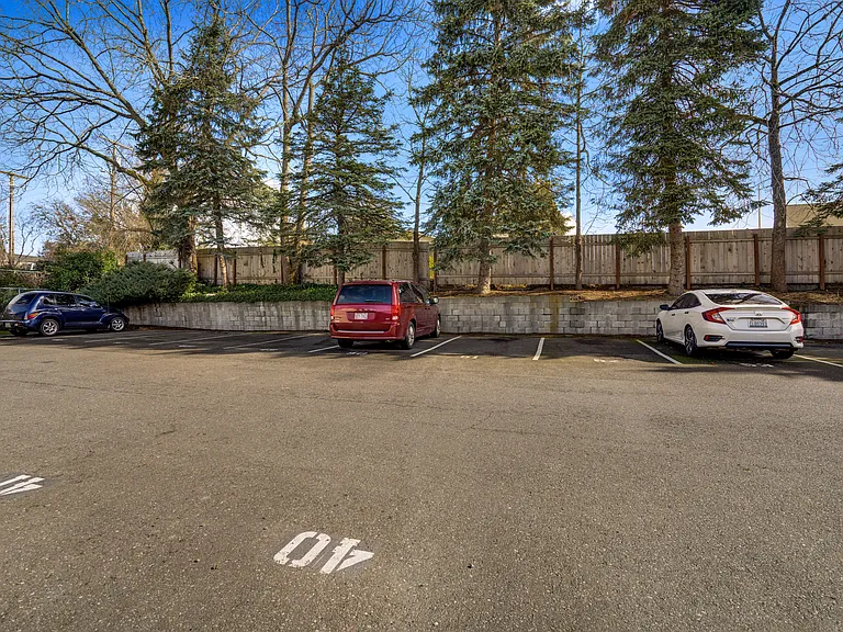 Park Ridge Apartments — Photo 27
