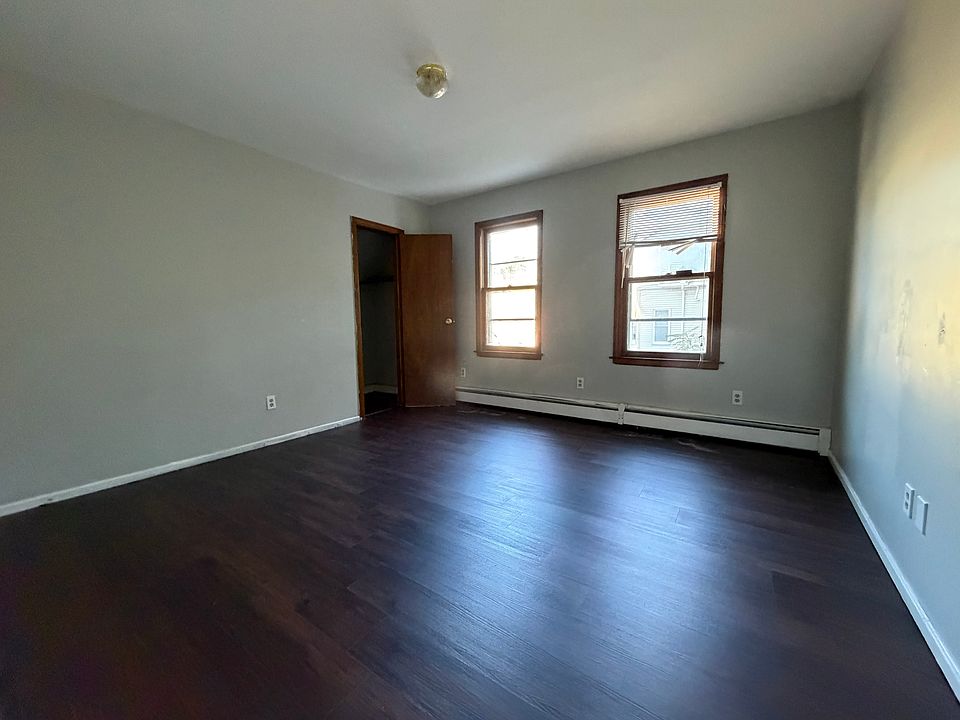 1st image of 334 Willow St #3