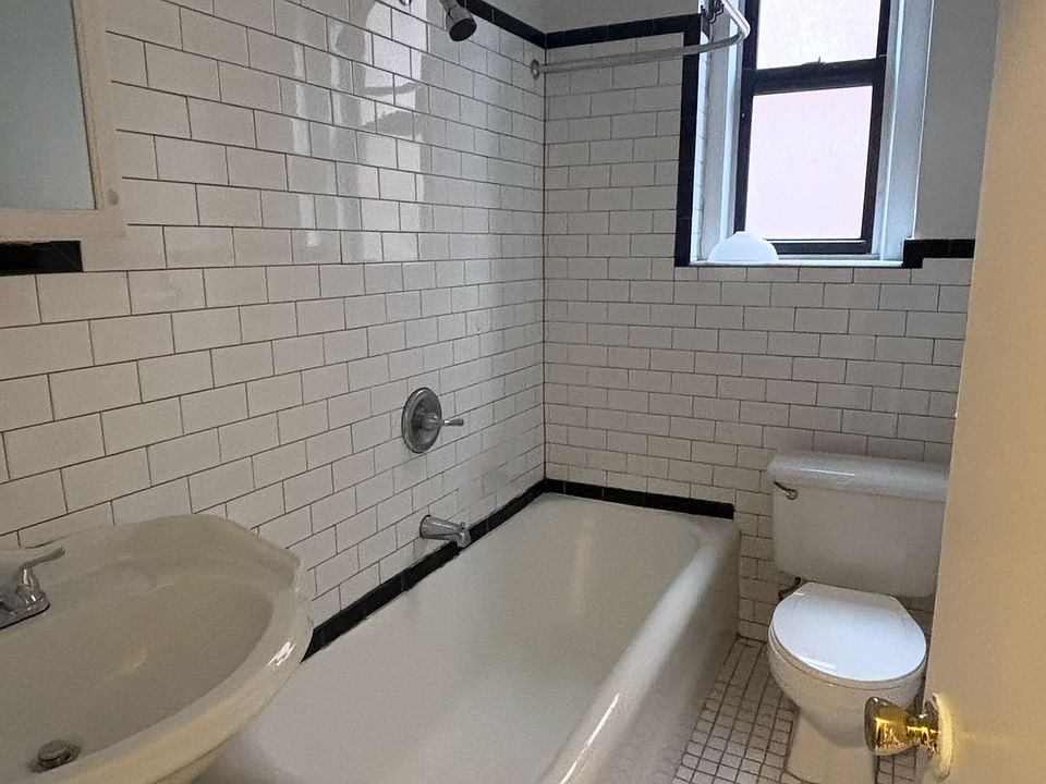 2nd image of 61-88 Dry Harbor Rd #8F