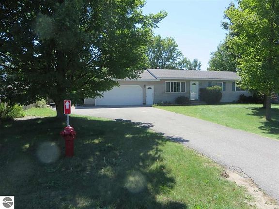 2nd image of 4437 Manor Wood Dr N