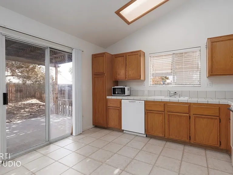 130 Falcon St — Photo 10