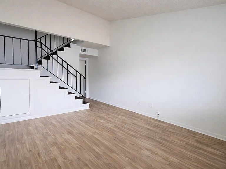 The Grove at Magic City Townhomes — Photo 7